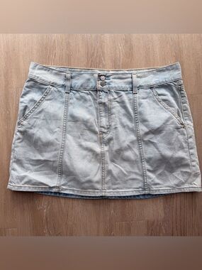 Levi’s Icon mini denim skirt
